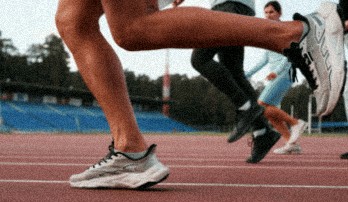 Aké sú príznaky poranenia väzov v kolene a ako prebieha liečba?